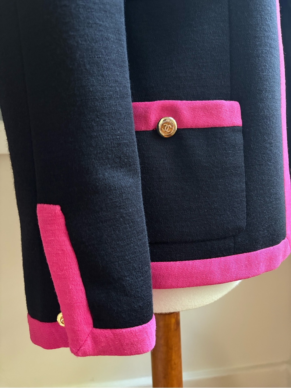 CHANEL 90s Black and Barbie Pink Wool Knit Jacket FR 36 US 4 Karl Lagerfeld - Picture 5 of 14